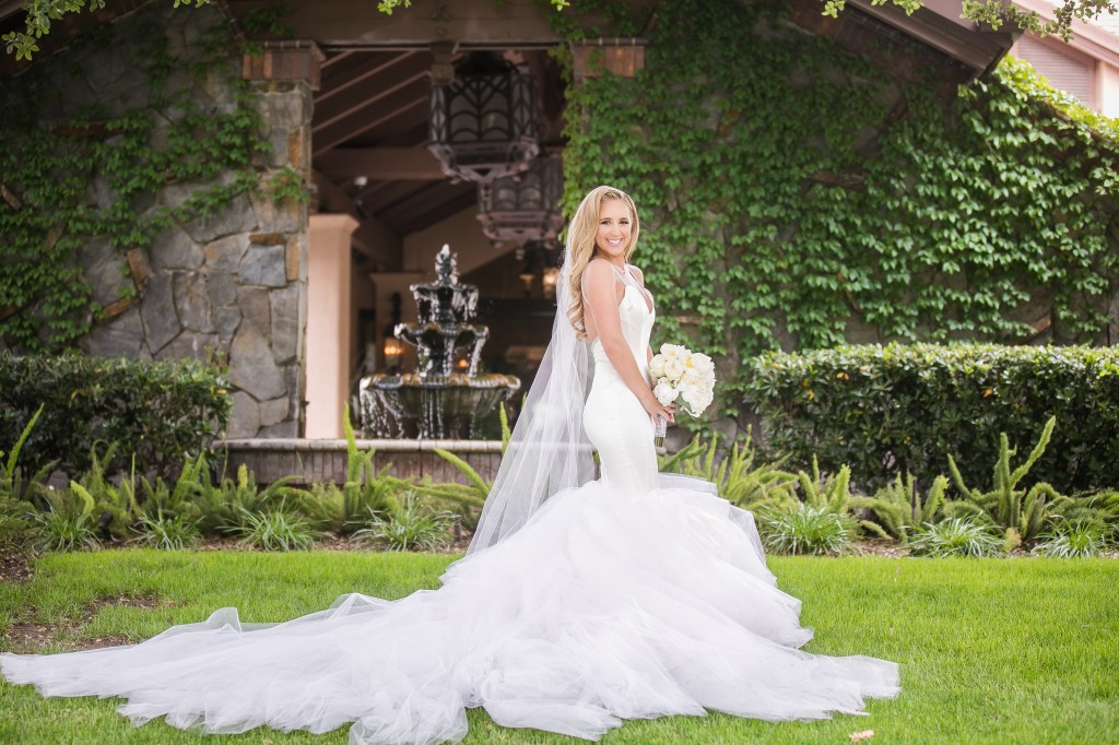 Amanda’s Golden and Glamorous Custom “Epiphany” at Blackhawk Country Club
